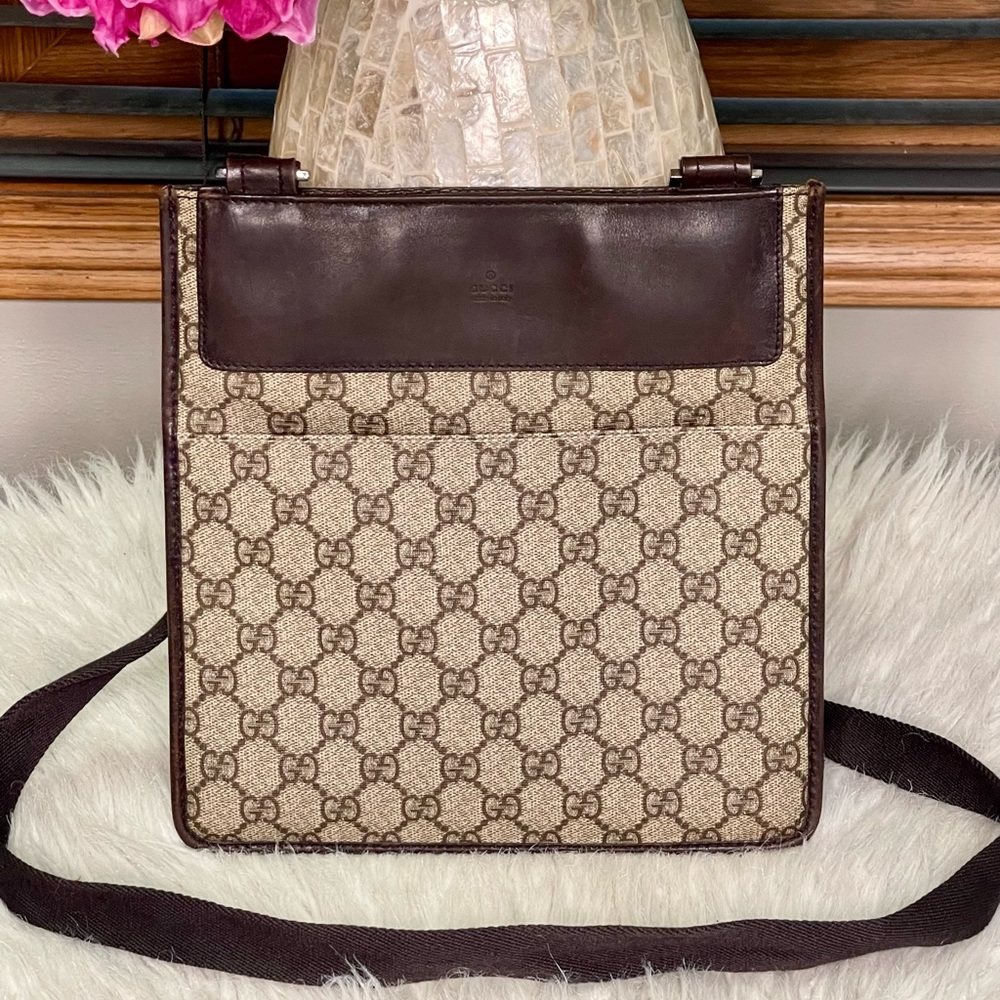 Authentic GUCCI Monogram Messenger bag